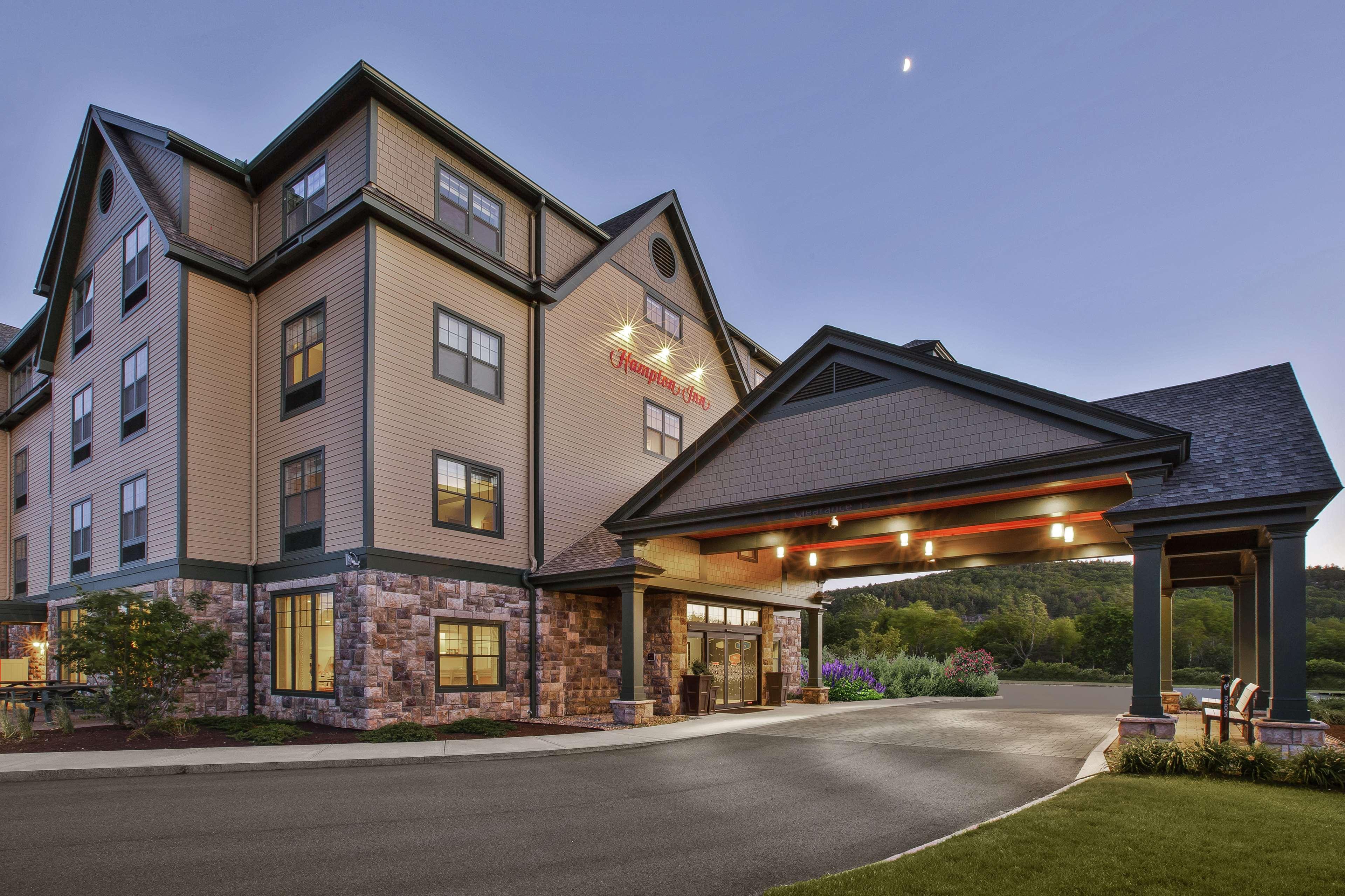 Hampton Inn Bar Harbor Exterior photo