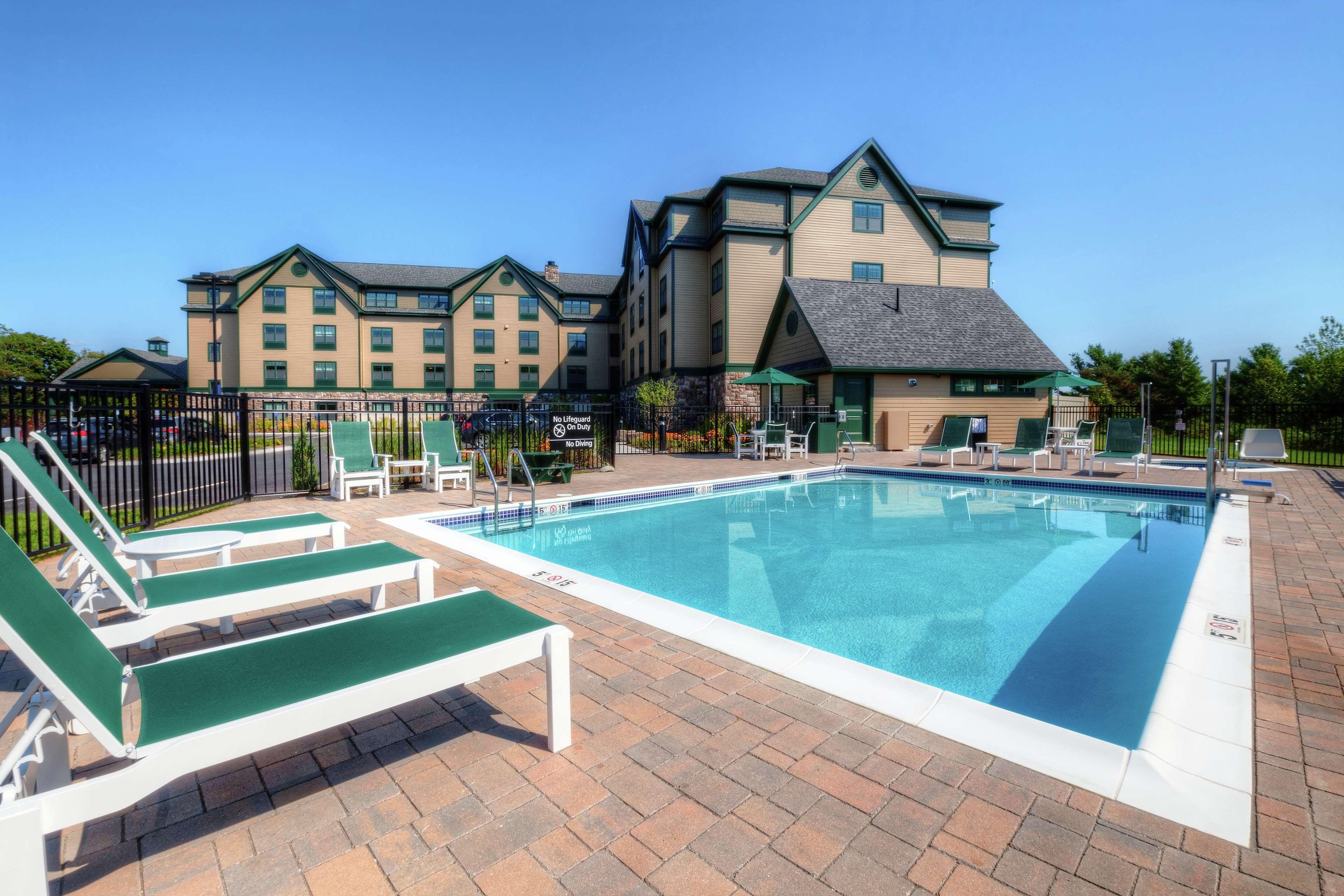 Hampton Inn Bar Harbor Exterior photo