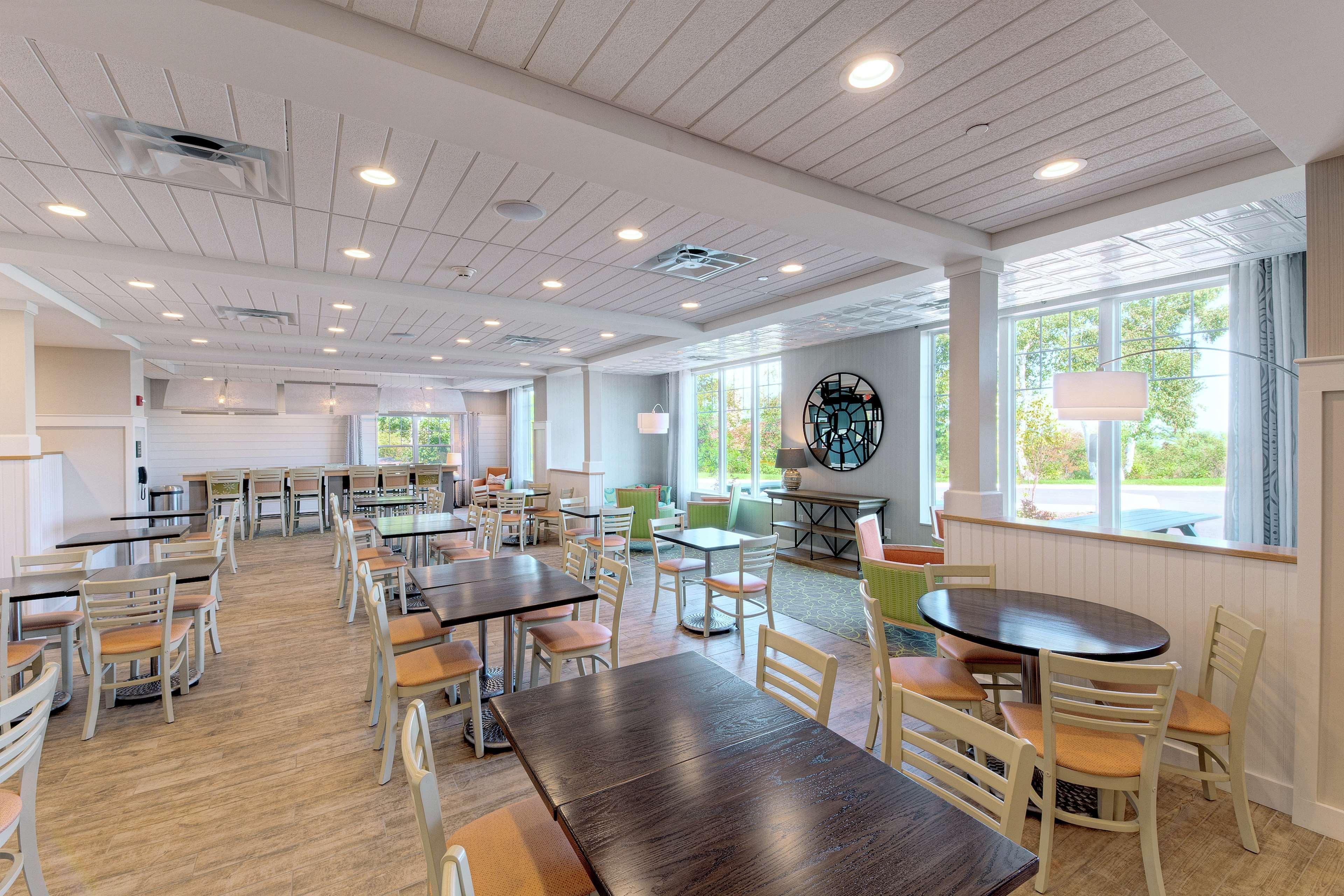 Hampton Inn Bar Harbor Exterior photo