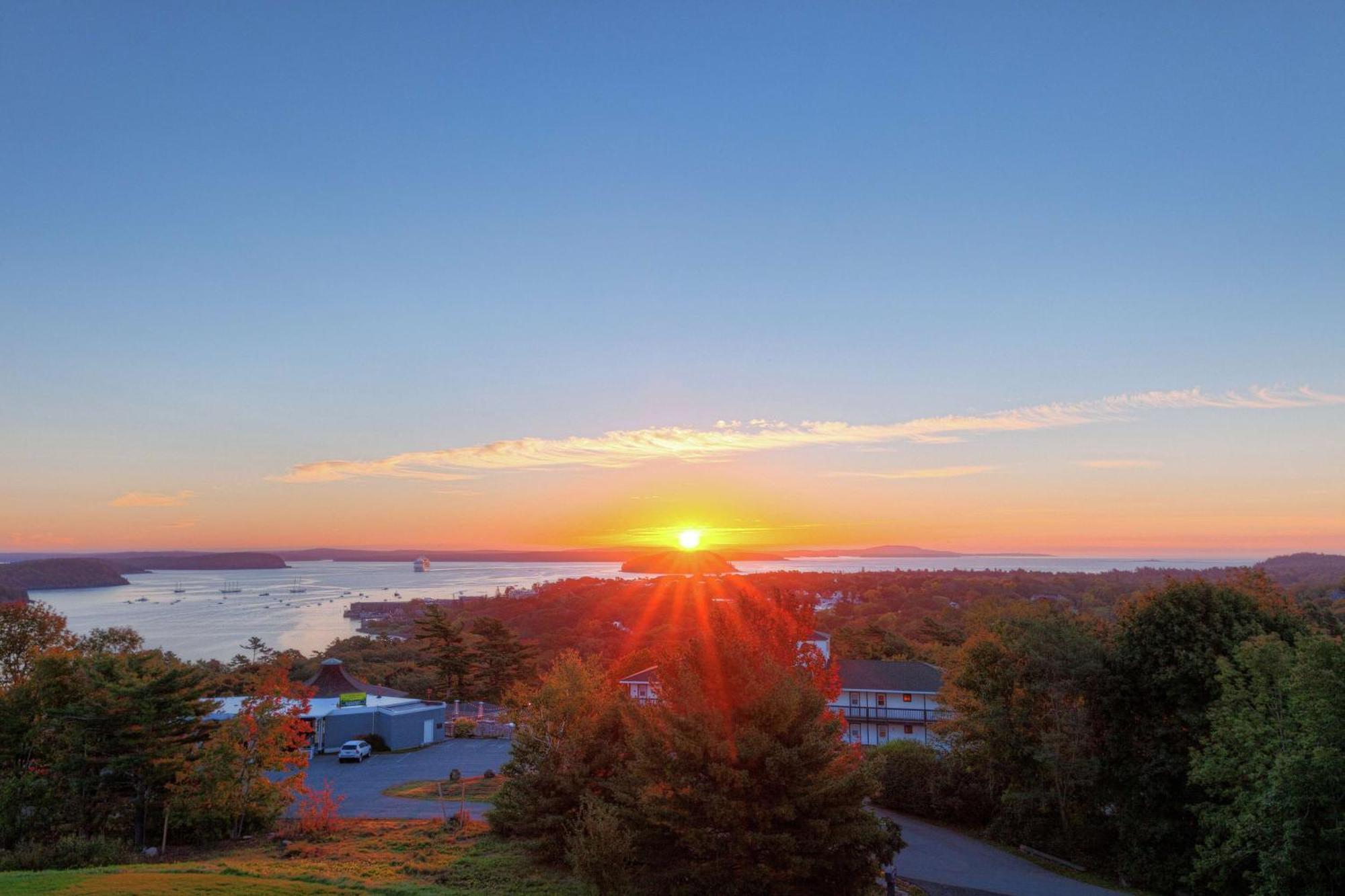 Hampton Inn Bar Harbor Exterior photo