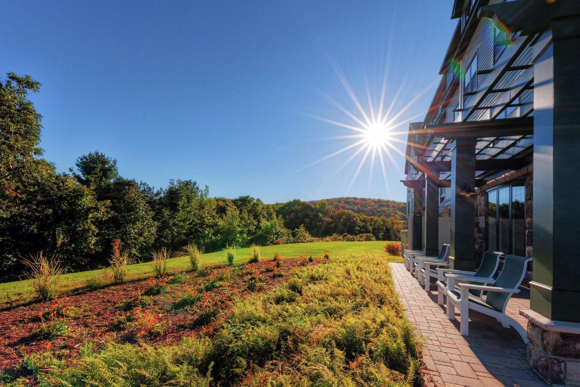 Hampton Inn Bar Harbor Exterior photo